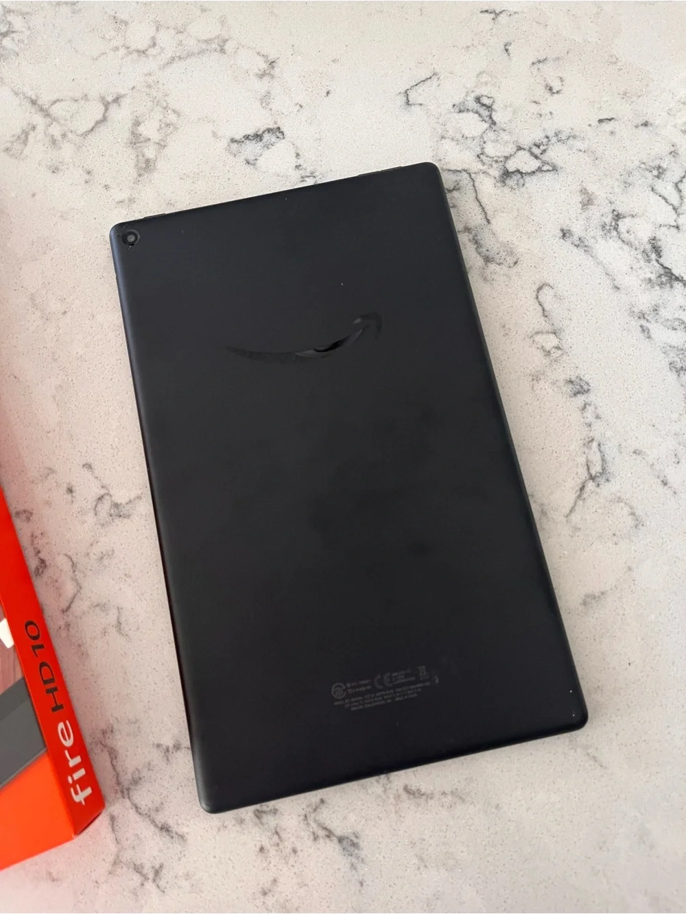 Amazon Fire HD 10 (9th Generation) 32GB, Wi-Fi, 10.1in - Black with case